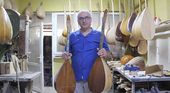 Samsun'da 40 Yıllık Müzik Serüveni: Emekli Öğretmenin Bağlama Yapımı Atölyesi
