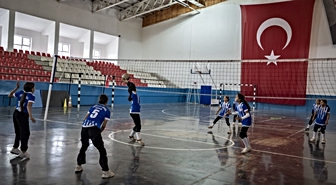 Horasan'da kızlar voleybolla milli hayallere koşuyor