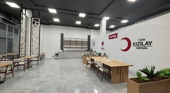 Mersin'de Türk Kızılayın butiklerinde öğrencilere ücretsiz hizmet veriliyor