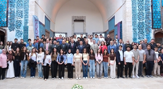 Yeni tıp öğrencileri Gökmedrese'nin tarihi kimliğiyle buluştu