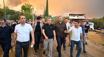 Antalya Valisi Şahin: 'Aksu yangını devam ediyor, Kumluca yangınının enerjisi düşürüldü'