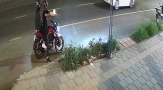 Aynı yerde ikinci saldırı: Kasklı şüpheli iş yerine peş peşe ateş açtı