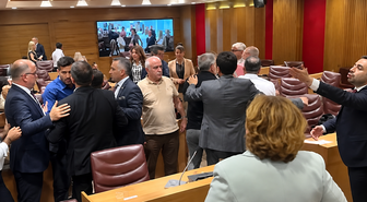 Bahçelievler Belediye Meclisinde 15 Temmuz tartışması kavgaya dönüştü