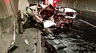 Bilecik’te traktöre çarpan otomobil hurdaya döndü: 1 yaralı