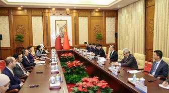 Çin Dışişleri Bakanı Wang, Katar Başbakanı Al Sani ile Beijing'de görüştü