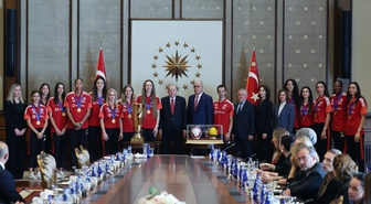 Cumhurbaşkanı Erdoğan, A Milli Kadın Voleybol Takımı'nı kabul etti