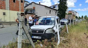Direksiyonda rahatsızlanan genç dolmuş sürücüsü mezarlığın tel örgüsüne çarptı
