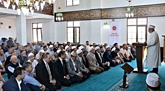 Eski cami korundu, yenisi ibadete açıldı