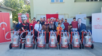 Kargı'da 7 küçük aile işletmesine süt sağım makinesi hibe edildi