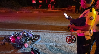 Osmaniye'de hafif ticari araçla çarpışan motosikletteki 1 kişi öldü, 2 kişi yaralandı