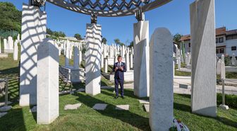 Özgür Özel'den Mladiç'in cenaze törenine tepki: Soykırım suçlularını yüceltmek hepimize insanlığımızdan kaybettirir