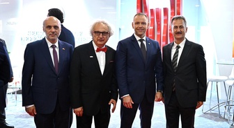 Polonya Cumhurbaşkanı Karol Nawrocki, MSPO 2026'da Türk stantlarını ziyaret etti