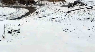 Rize’nin yaylalarına Eylül’de kış geldi, 3 bin 100 metre yükseklikte bulunan Tahpur Yaylası beyaza büründü