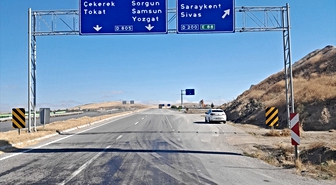 Yozgat'ta kara yollarındaki bilgi levhaları yenileniyor