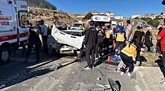 Yozgat'ta otomobil ile hafif ticari aracın çarpıştığı kazada 6 kişi yaralandı