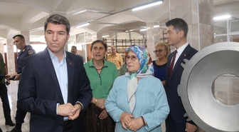 Amasya Valisi Bakan, Taşova ilçesinde kadın kooperatifini ziyaret etti