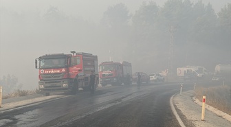 Antalya'nın Kumluca ilçesindeki orman yangınına müdahale sürüyor