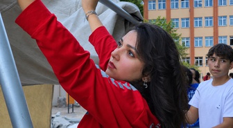Depremde 2 arkadaşını kaybeden Zeynep, gönüllü arama kurtarma personeli oldu