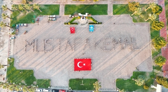 İzmir'de Ülkü Ocaklarından 9 Eylül'e özel 'Mustafa Kemal' koreografisi
