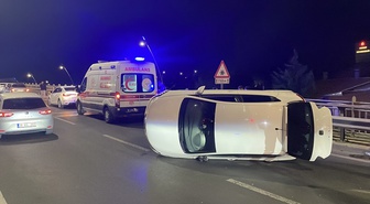 Kayseri'de iki otomobilin çarpıştığı kazada devrilen aracın sürücüsü yaralandı