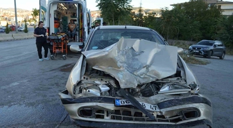 Kırıkkale’de minibüs ile otomobil çarpıştı: 3 yaralı