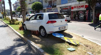 Manavgat’ta otomobiller çarpıştı: 2 yaralı