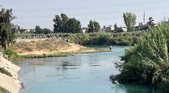 Mersin'de nehirde boğulma tehlikesi geçiren kişi hastanede öldü