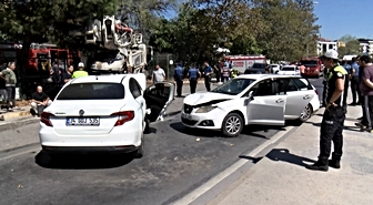 Sancaktepe'de beton pompası 4 araca çarptı: 5 yaralı