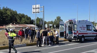 Sivas'ta iki otomobilin çarpıştığı kazada 2'si ağır, 3 kişi yaralandı