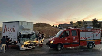 Uşak’ta itfaiye aracı ile kamyon çarpıştı: 1 ölü, 2 yaralı