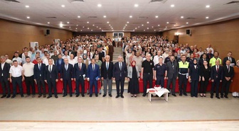 Vali Makas, 2026-2027 eğitim öğretim yılı hazırlıklarını değerlendirdi öğrencilerle bir araya geldi