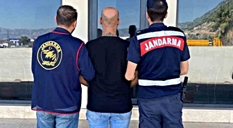 Antalya’da JASAT’tan aranan şahıslara operasyon düzenlendi