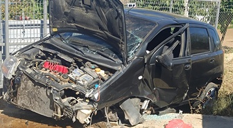 Bilecik'te otomobilin iş yerinin girişine çarpması sonucu 1 kişi yaralandı