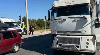 Burdur’da hafif ticari araç ile kamyon çarpıştı: 4 yaralı