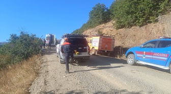 Kastamonu'da kuşburnu toplarken uçuruma yuvarlanan kişi yaralandı