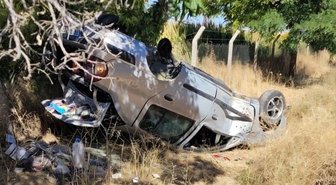 Konya'da devrilen otomobildeki 2 kardeş yaralandı