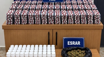 Uyuşturucu taciri binlerce sentetik hap ve esrarla yakalandı