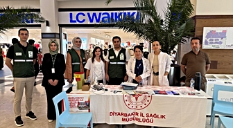 Yeşilay Diyarbakır Şubesi sağlıklı yaşam için bilgilendirme standı kurdu