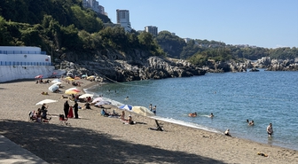 Zonguldak'ta sezon bitişiyle kapanan plaj yoğun talep üzerine yeniden açıldı