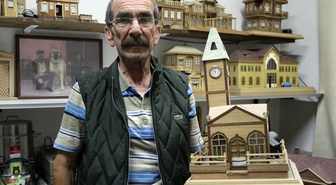 72 yaşındaki mobilya ustası, tarihi yapıların minyatürünü yapıyor