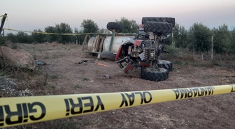 Adana'da devrilen traktörün sürücüsü öldü, oğlu ağır yaralandı