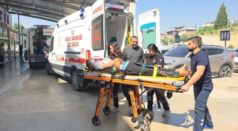 Adana'da motosiklet ile bisikletin çarpıştığı kazada 3 kişi yaralandı
