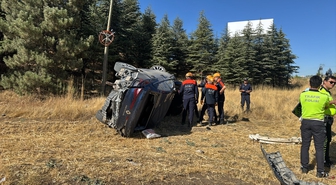 Afyonkarahisar'da tarlaya devrilen otomobildeki sürücü öldü