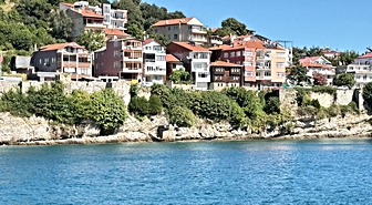 Amasra Kalesi’nin surlarındaki ağaçlar yeniden büyüdü