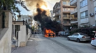 Antalya'da otomobilde çıkan yangın söndürüldü