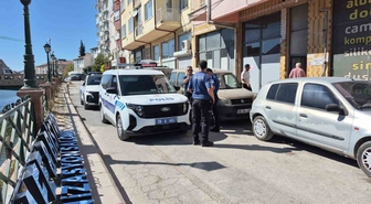 Aracını çekmek için gelmişti, direksiyon başında hayatını kaybetti