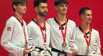 Arnavutluk’ta Türk bayrağı gönderde
