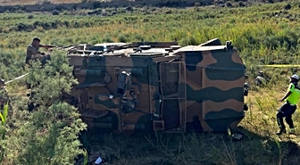 Askeri araç devrildi: 1 asker şehit, 2 asker yaralı