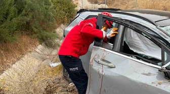 Balıkesir’de takla atan araçtaki 3 kişi yaralandı