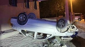 Burdur’da takla atan otomobilde 2 kişi yaralandı